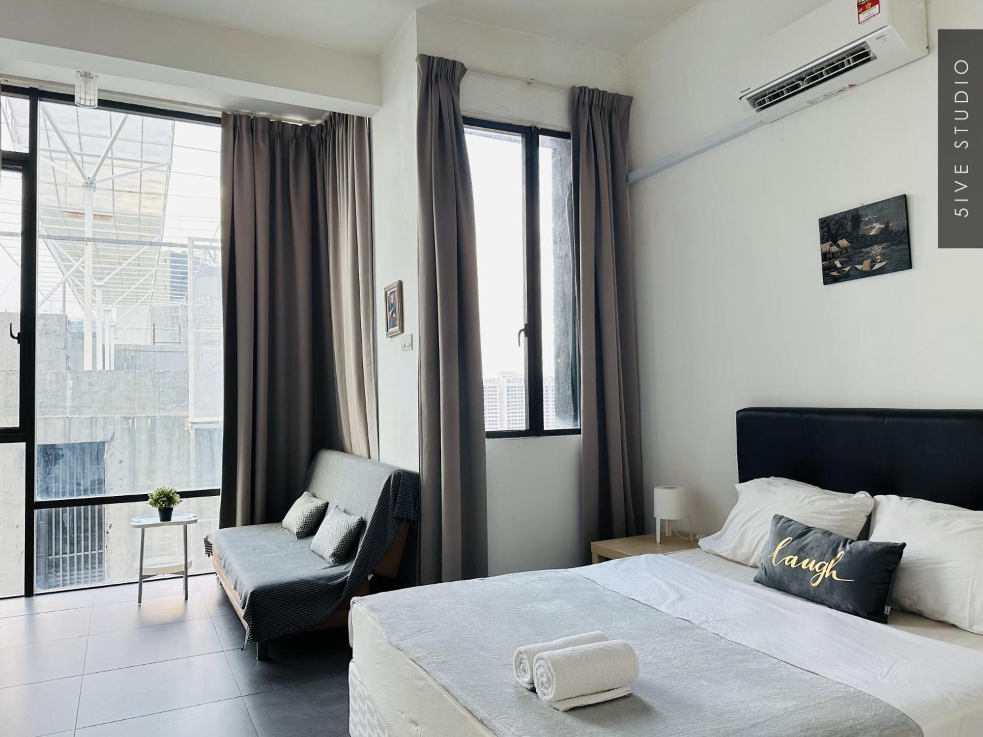 Five Studio - Empire Damansara Petaling Jaya Extérieur photo